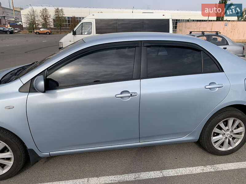 Седан Toyota Corolla 2008 в Киеве