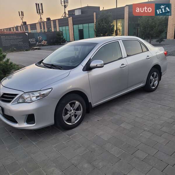 Седан Toyota Corolla 2012 в Хмельницком