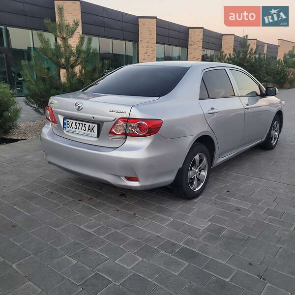 Седан Toyota Corolla 2012 в Хмельницком