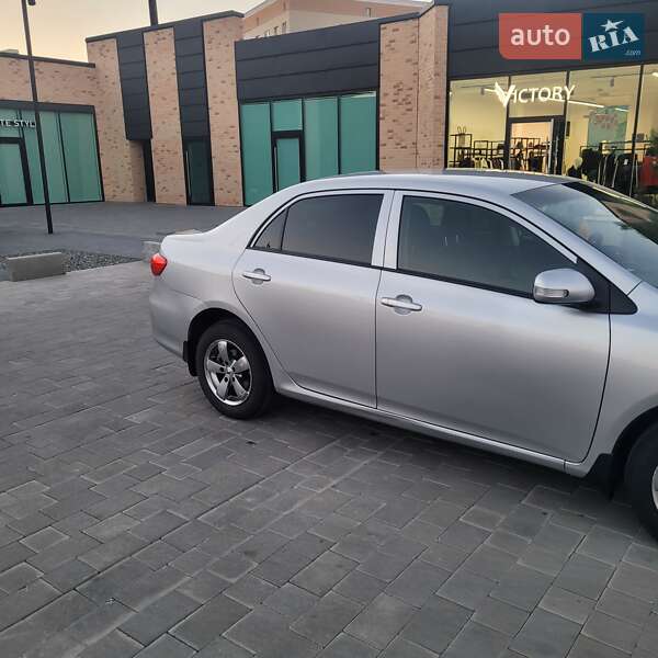 Седан Toyota Corolla 2012 в Хмельницком
