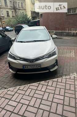 Седан Toyota Corolla 2016 в Киеве