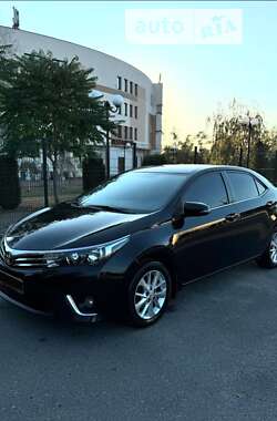 Седан Toyota Corolla 2013 в Запоріжжі