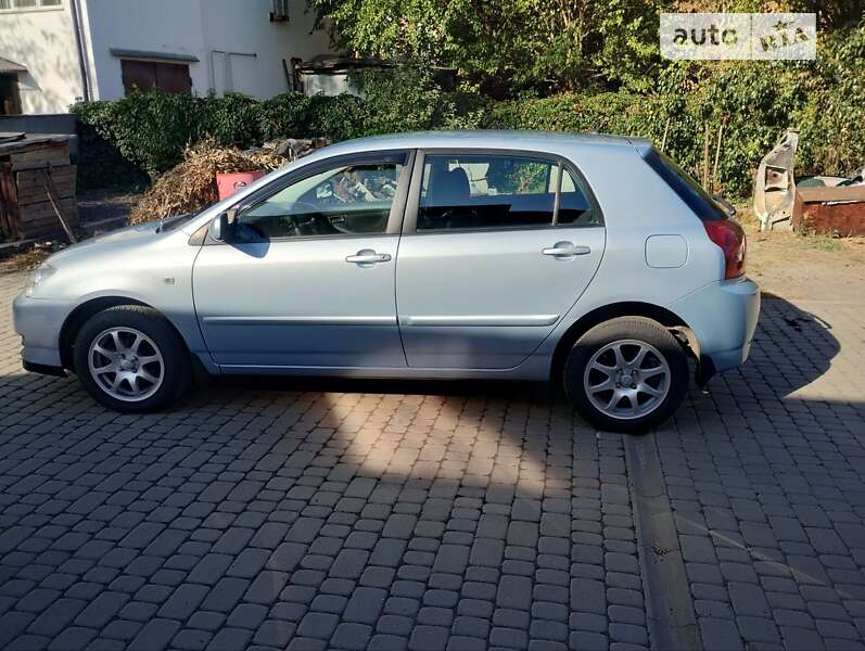 Хетчбек Toyota Corolla 2006 в 