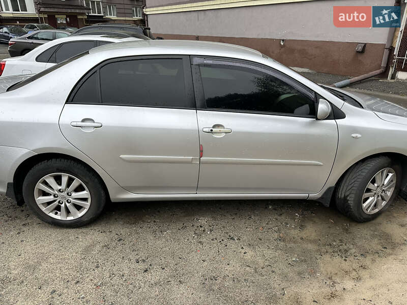 Седан Toyota Corolla 2007 в Нових Петрівцях