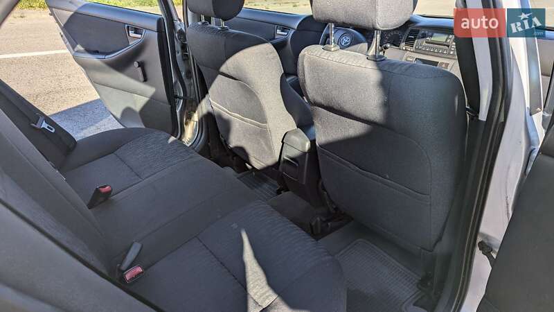 Седан Toyota Corolla 2003 в Львове