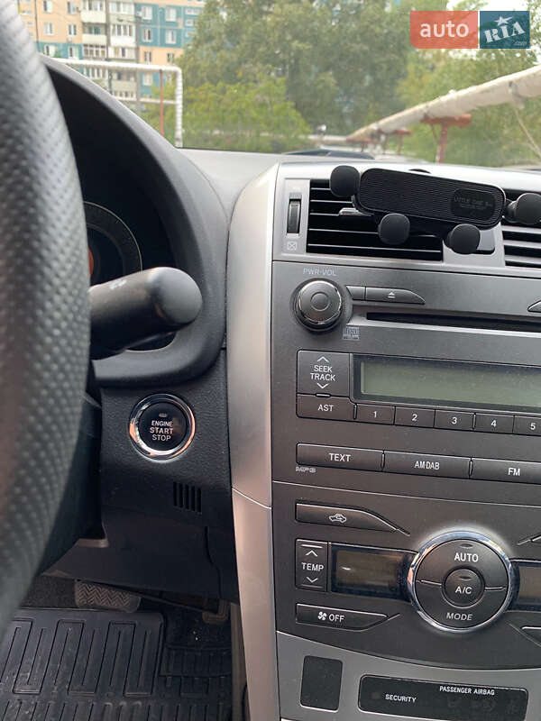 Седан Toyota Corolla 2011 в Днепре