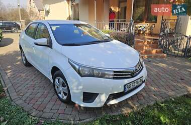 Седан Toyota Corolla 2016 в Ужгороді