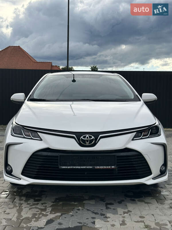 Седан Toyota Corolla 2022 в Иршаве