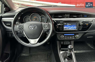 Седан Toyota Corolla 2013 в Киеве