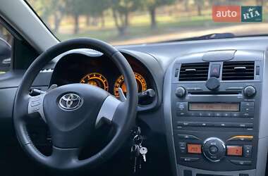 Седан Toyota Corolla 2008 в Ровно