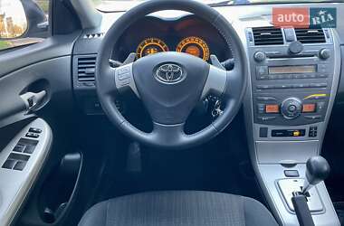 Седан Toyota Corolla 2008 в Ровно