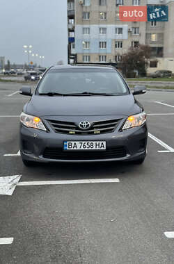 Седан Toyota Corolla 2013 в Кропивницком