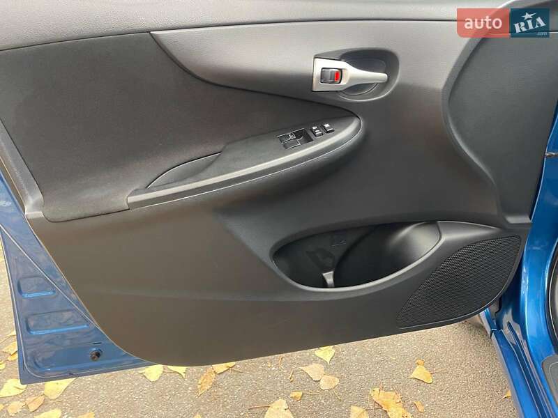 Седан Toyota Corolla 2011 в Киеве