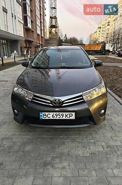 Седан Toyota Corolla 2015 в Львове