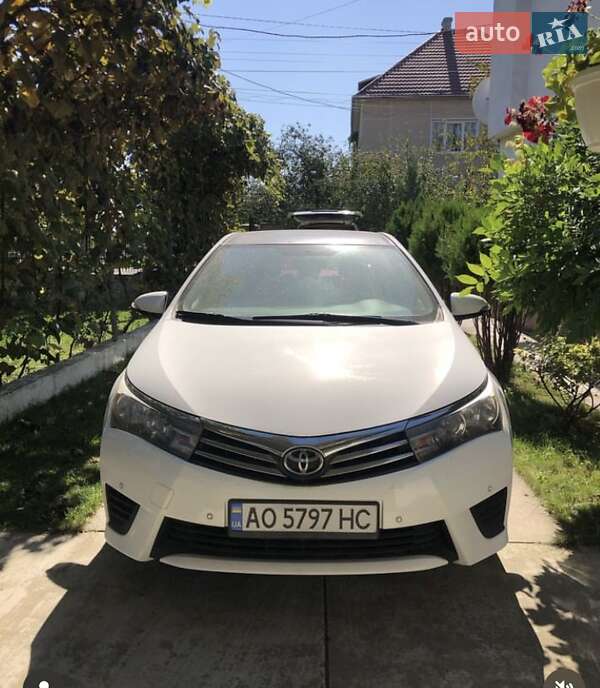Седан Toyota Corolla 2014 в 