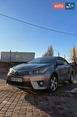 Седан Toyota Corolla 2013 в Виннице