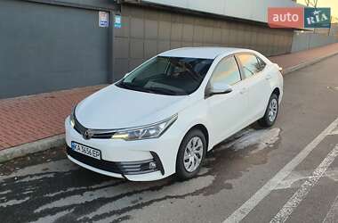 Седан Toyota Corolla 2017 в Киеве