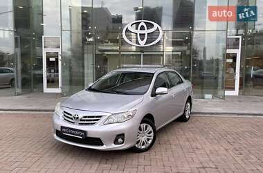 Седан Toyota Corolla 2010 в Киеве