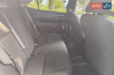 Седан Toyota Corolla 2013 в Ровно