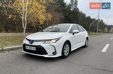 Седан Toyota Corolla 2019 в Киеве