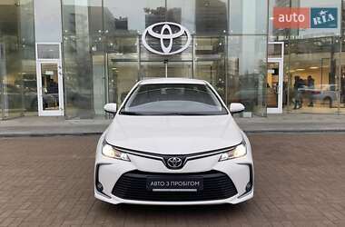 Седан Toyota Corolla 2019 в Киеве