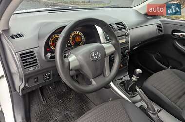 Седан Toyota Corolla 2010 в Хмельницком