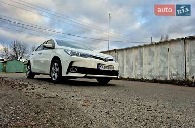 Седан Toyota Corolla 2017 в Києві