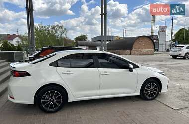 Седан Toyota Corolla 2022 в Чернівцях