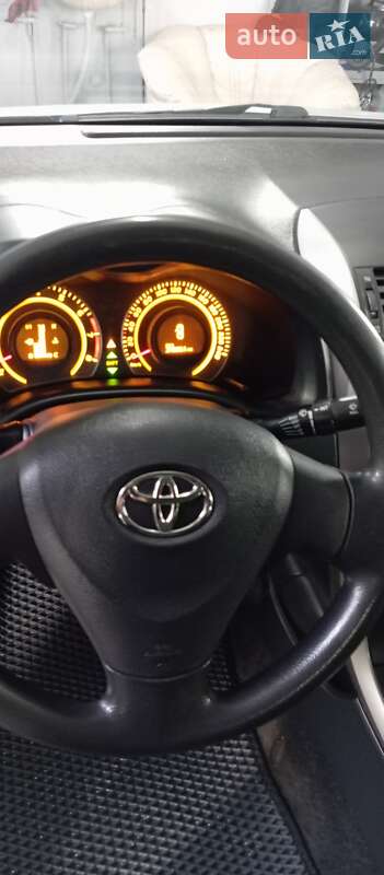 Седан Toyota Corolla 2008 в Золочеве