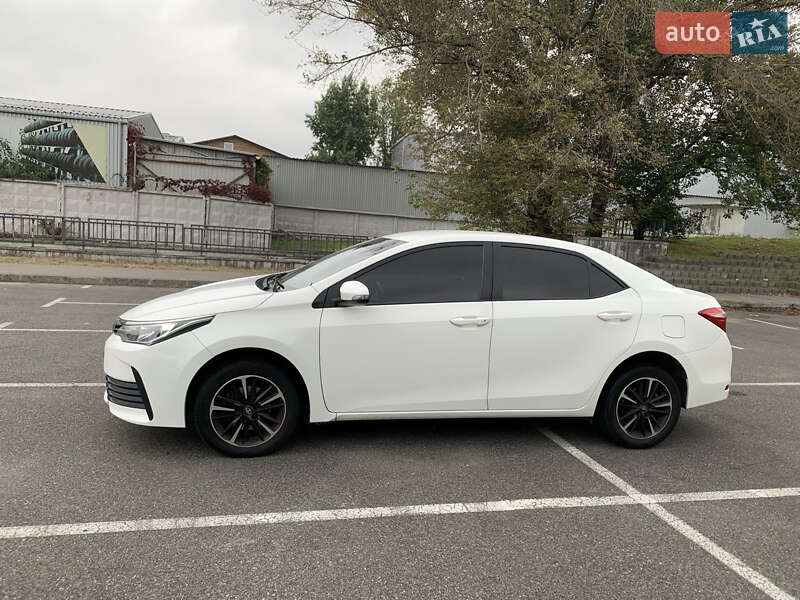 Седан Toyota Corolla 2017 в Киеве