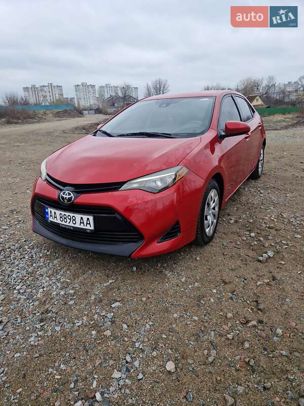 Седан Toyota Corolla 2017 в Киеве