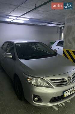 Седан Toyota Corolla 2013 в Києві