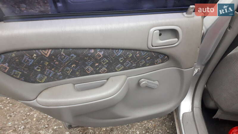 Седан Toyota Corolla 1998 в Дніпрі