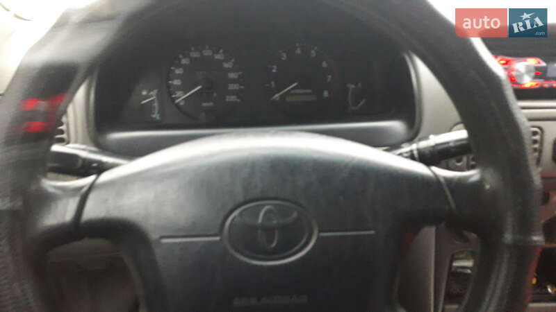 Седан Toyota Corolla 1998 в Дніпрі