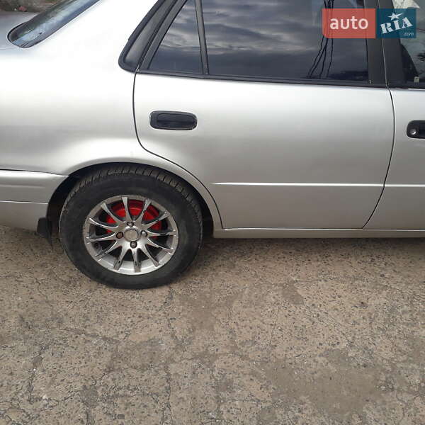 Седан Toyota Corolla 1998 в Дніпрі