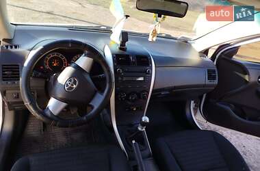 Седан Toyota Corolla 2010 в Кривому Розі