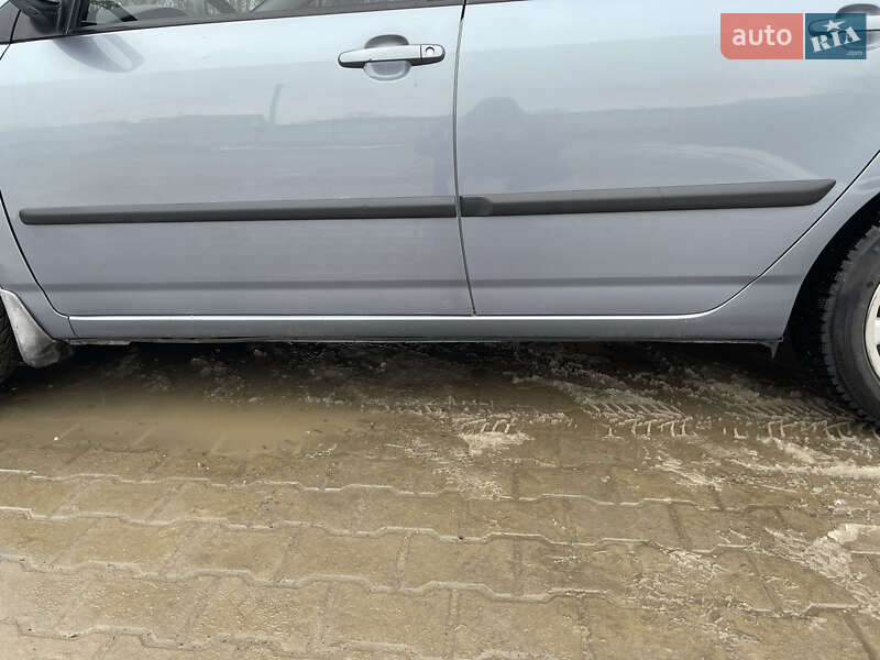 Универсал Toyota Corolla 2003 в Вашковцах