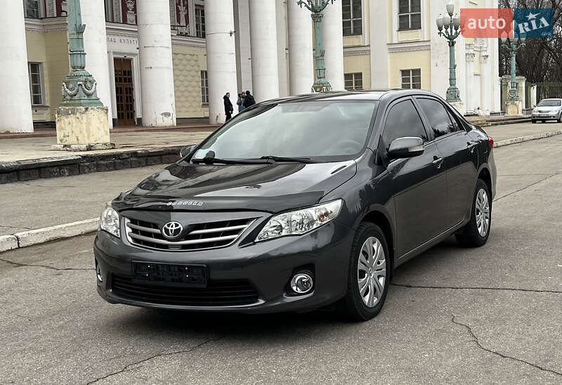 Седан Toyota Corolla 2011 в Днепре