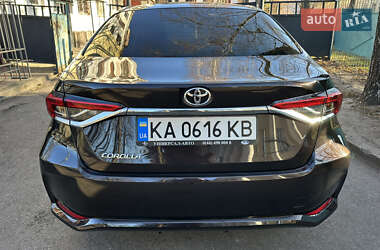 Седан Toyota Corolla 2019 в Прилуках