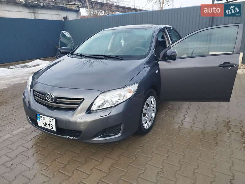 Седан Toyota Corolla 2010 в Тернополе