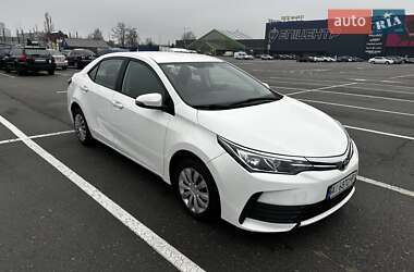 Седан Toyota Corolla 2018 в Киеве