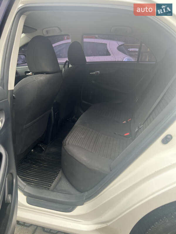 Седан Toyota Corolla 2011 в Виннице