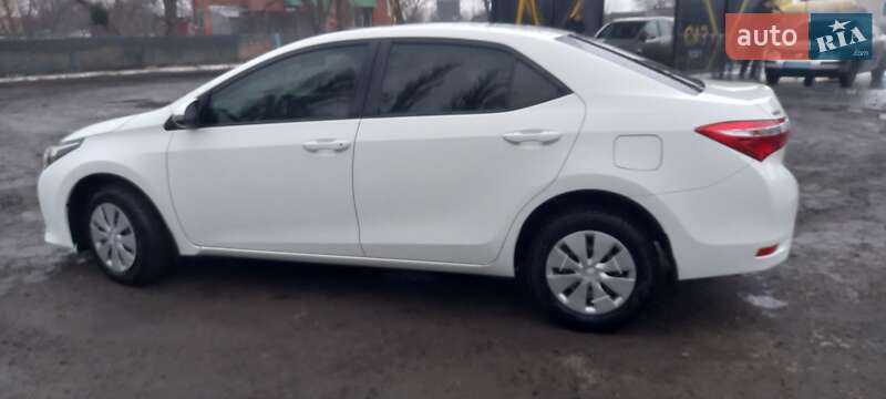 Седан Toyota Corolla 2014 в Полтаве