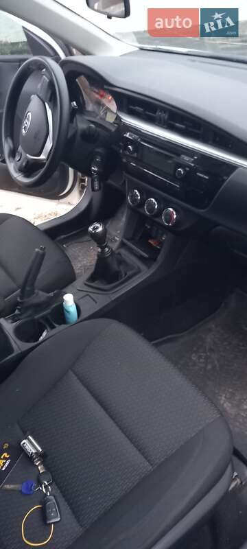 Седан Toyota Corolla 2014 в Полтаве