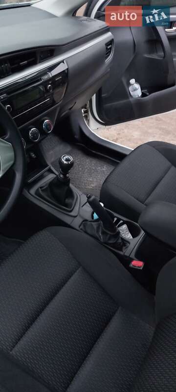 Седан Toyota Corolla 2014 в Полтаве