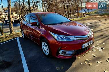 Седан Toyota Corolla 2016 в Киеве