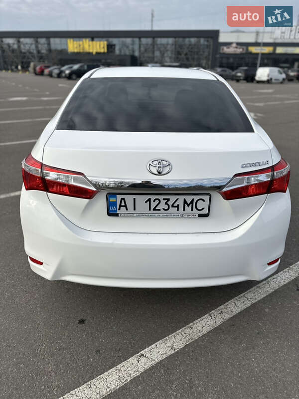Седан Toyota Corolla 2017 в Киеве