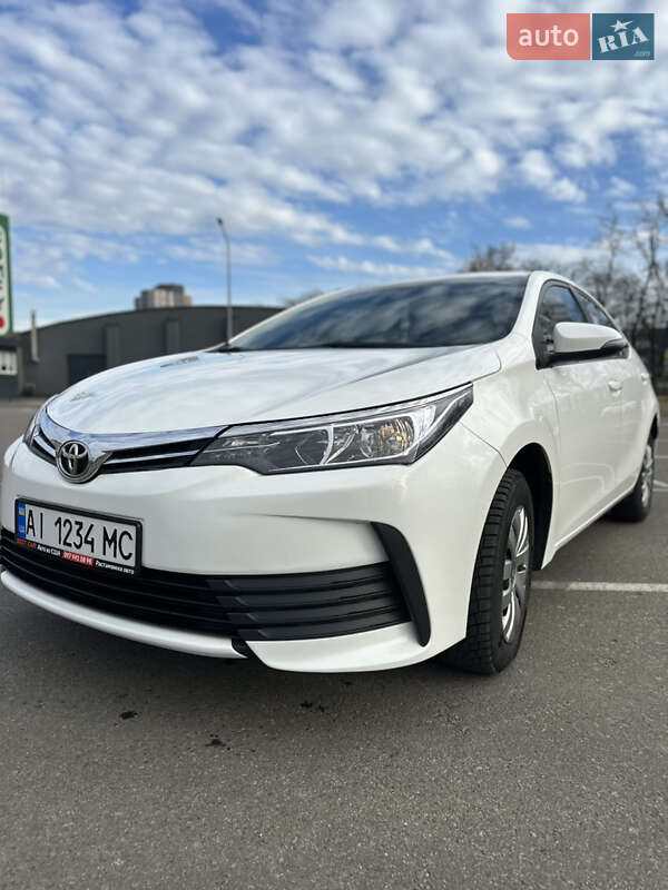 Седан Toyota Corolla 2017 в Киеве