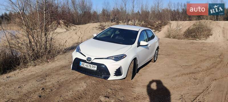 Седан Toyota Corolla 2016 в Дніпрі