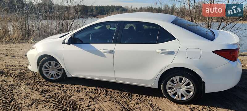 Седан Toyota Corolla 2016 в Дніпрі
